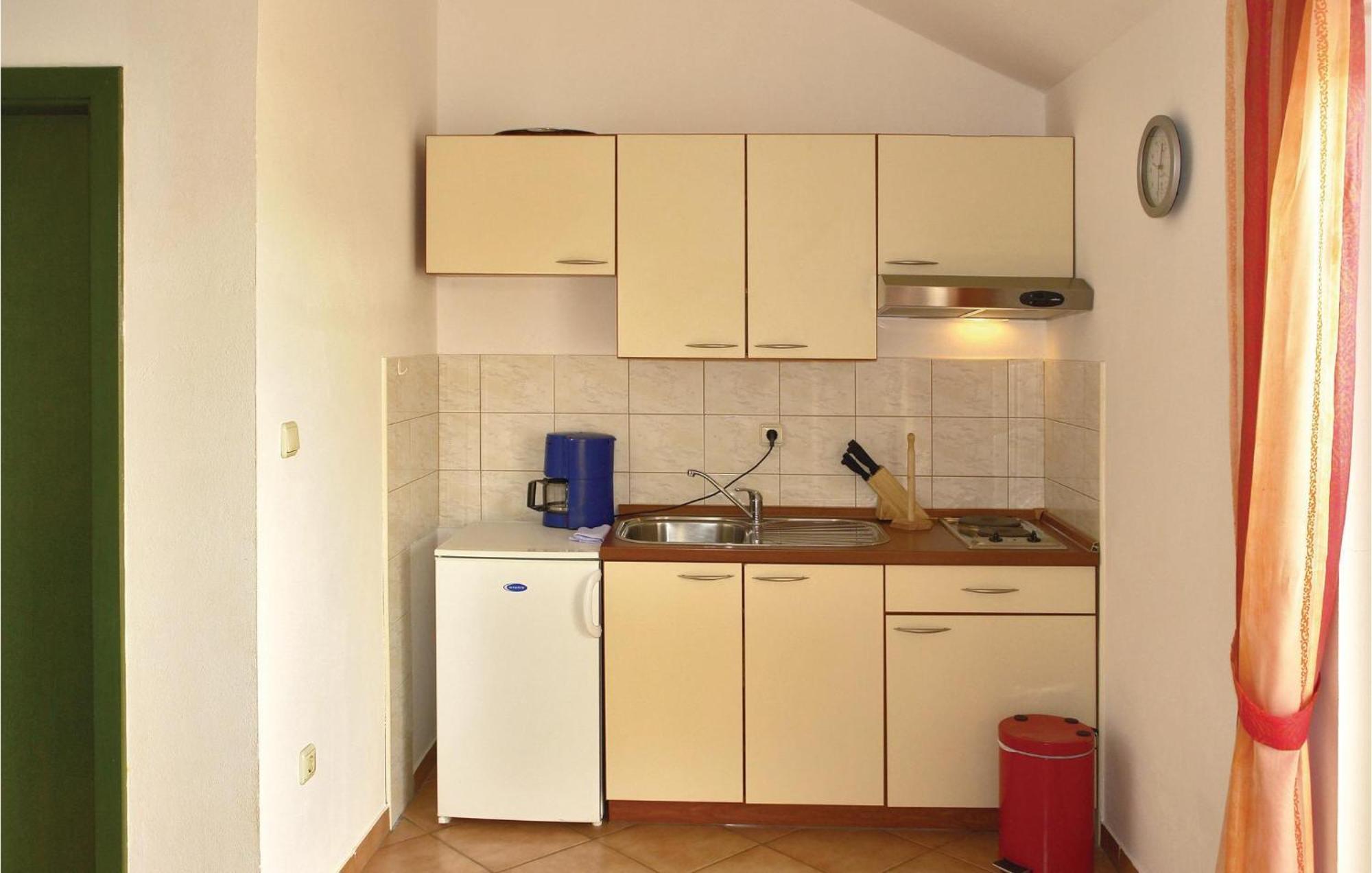Gorgeous Apartment In Malinska With Kitchen Eksteriør bilde